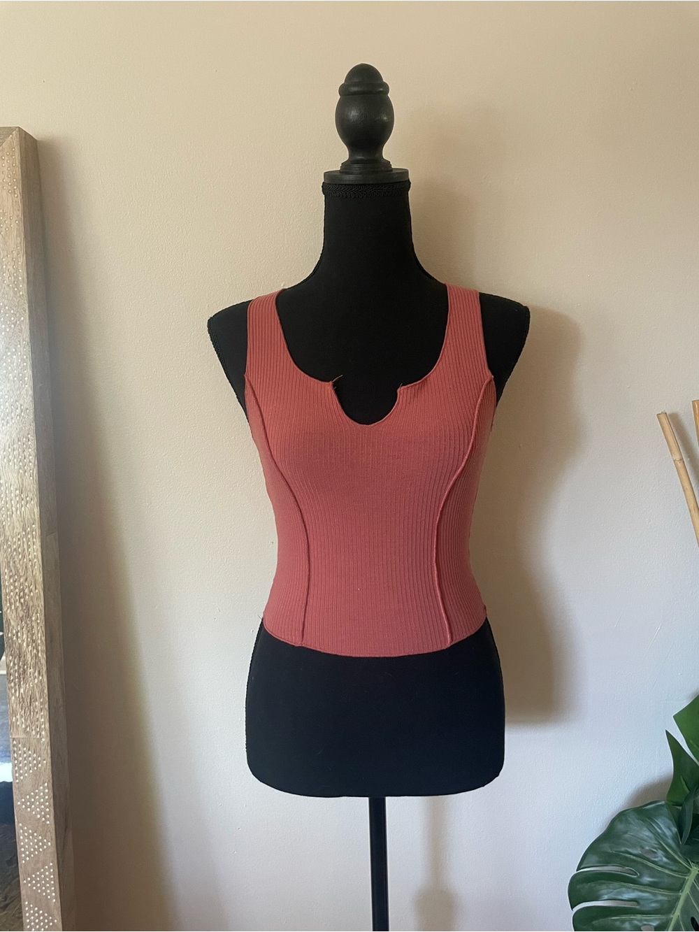Bozzolo Ribbed Scoop Notch Tank - Rusty Rose